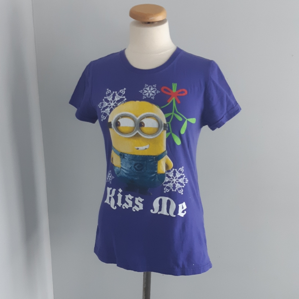 5/10$ Despicable me t shirt (kiss me) size M 100% cotton